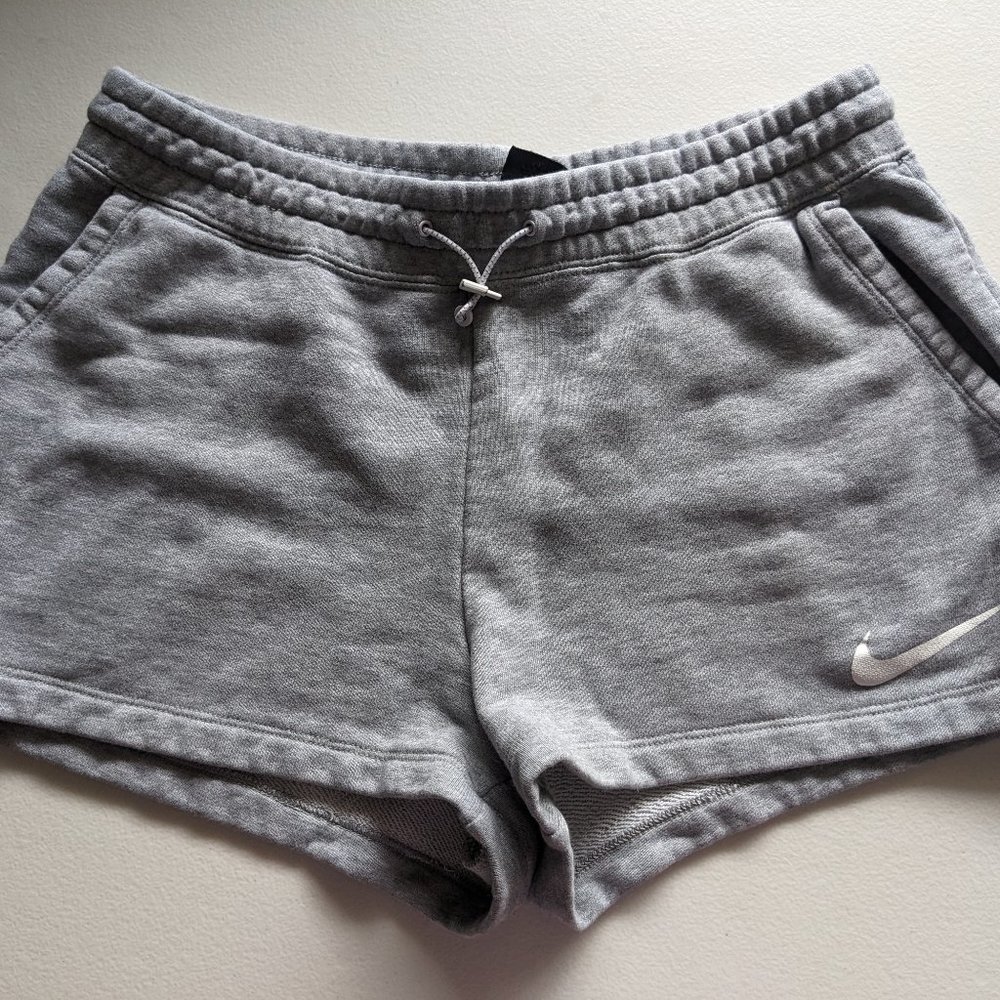 Nike shorts size small
